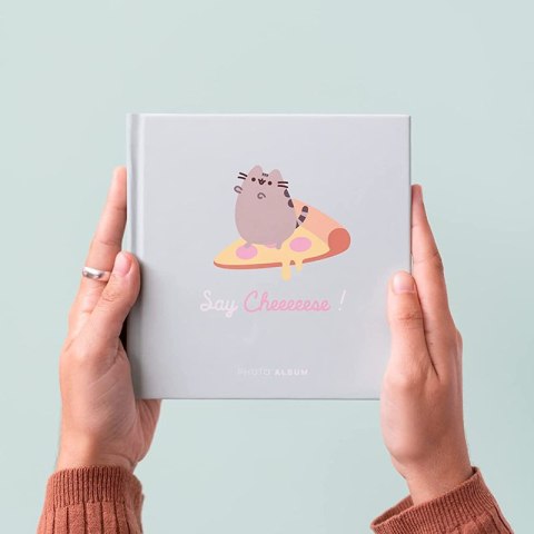 Pusheen - Album fotograficzny na 22 zdjęcia 16x16 cm Pusheen - Album fotograficzny na 22 zdjęcia 16x16 cm