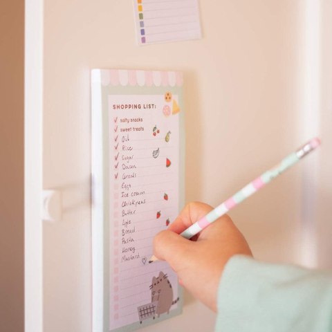 Pusheen - Magnetyczna lista zakupów na lodówkę z kolekcji Foodie (10 x 21 cm) Pusheen - Magnetyczna lista zakupów na lodówkę z kolekcji Foodie (10 x 21 cm)