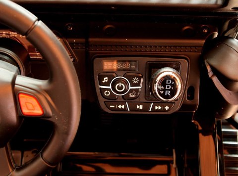 Auto na akumulator dla dzieci 4x4 skóra EVA pilot CAR-JM-7-CZARNY Auto na akumulator dla dzieci 4x4 skóra EVA pilot CAR-JM-7-CZARNY
