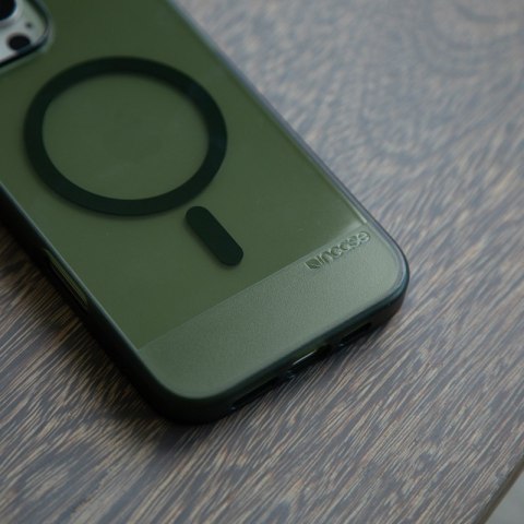 Incase Slim Case MagSafe - Etui iPhone 16 (Highland Green) Incase Slim Case MagSafe - Etui iPhone 16 (Highland Green)