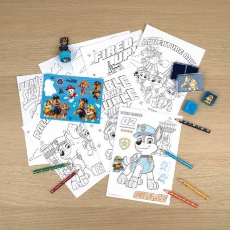 Zestaw kreatywny, kolorowanki, naklejki i stempel Zestaw kreatywny, kolorowanki, naklejki i stempel