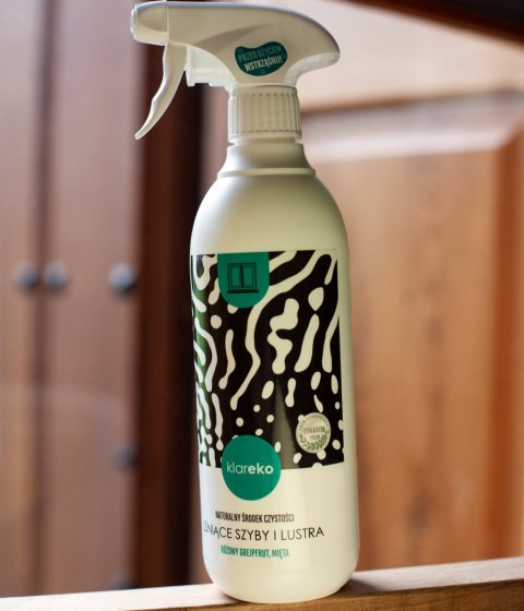 Płyn do mycia szyb i luster grejfrutowo-miętowy butelka 500ml KLAREKO Płyn do mycia szyb i luster grejfrutowo-miętowy butelka 500ml KLAREKO