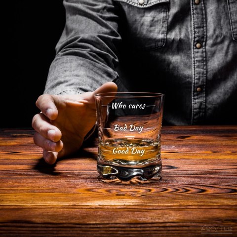 Etui na whisky i 2 szklnaki Who cares prezent ślub Etui na whisky i 2 szklnaki Who cares prezent ślub