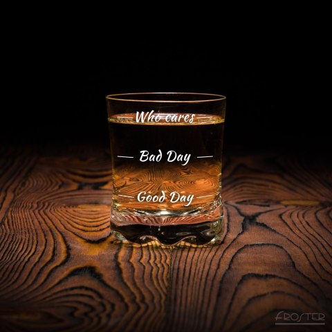 Etui na whisky i 2 szklnaki Who cares prezent ślub Etui na whisky i 2 szklnaki Who cares prezent ślub
