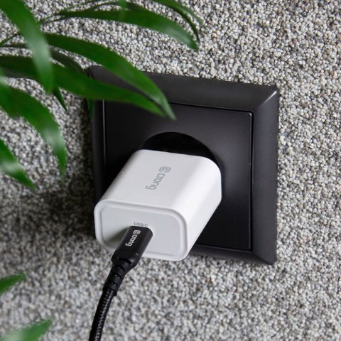 Crong Armor Link - Kabel 60W z USB-C na USB-C w oplocie 150cm (czarny) Crong Armor Link - Kabel 60W z USB-C na USB-C w oplocie 150cm (czarny)