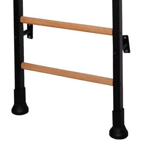 Rozporowa drabinka gimnastyczna drewniano metalowa z metalowym drążkiem w kolorze dębu BenchK 511 Rozporowa drabinka gimnastyczna drewniano metalowa z metalowym drążkiem w kolorze dębu BenchK 511